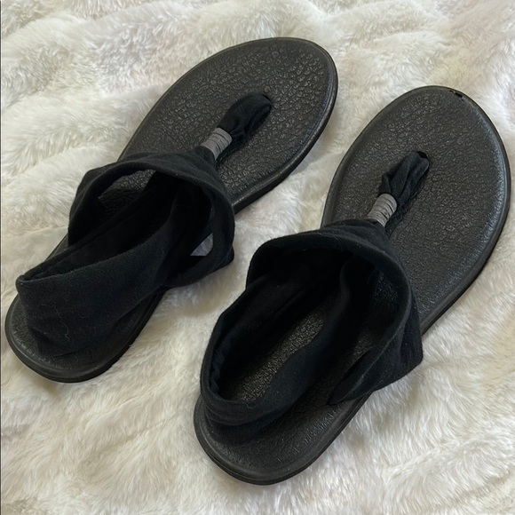 Sanuk Yoga Sling Black Sandals - Picture 1 of 6
